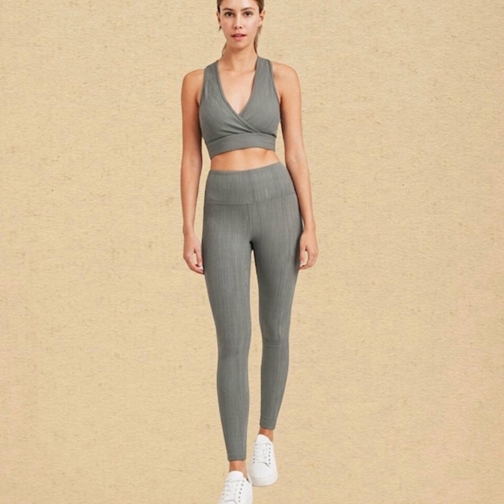 NWT Rivals & Resilience women's yoga legging/bra set - women's size Small - NWT